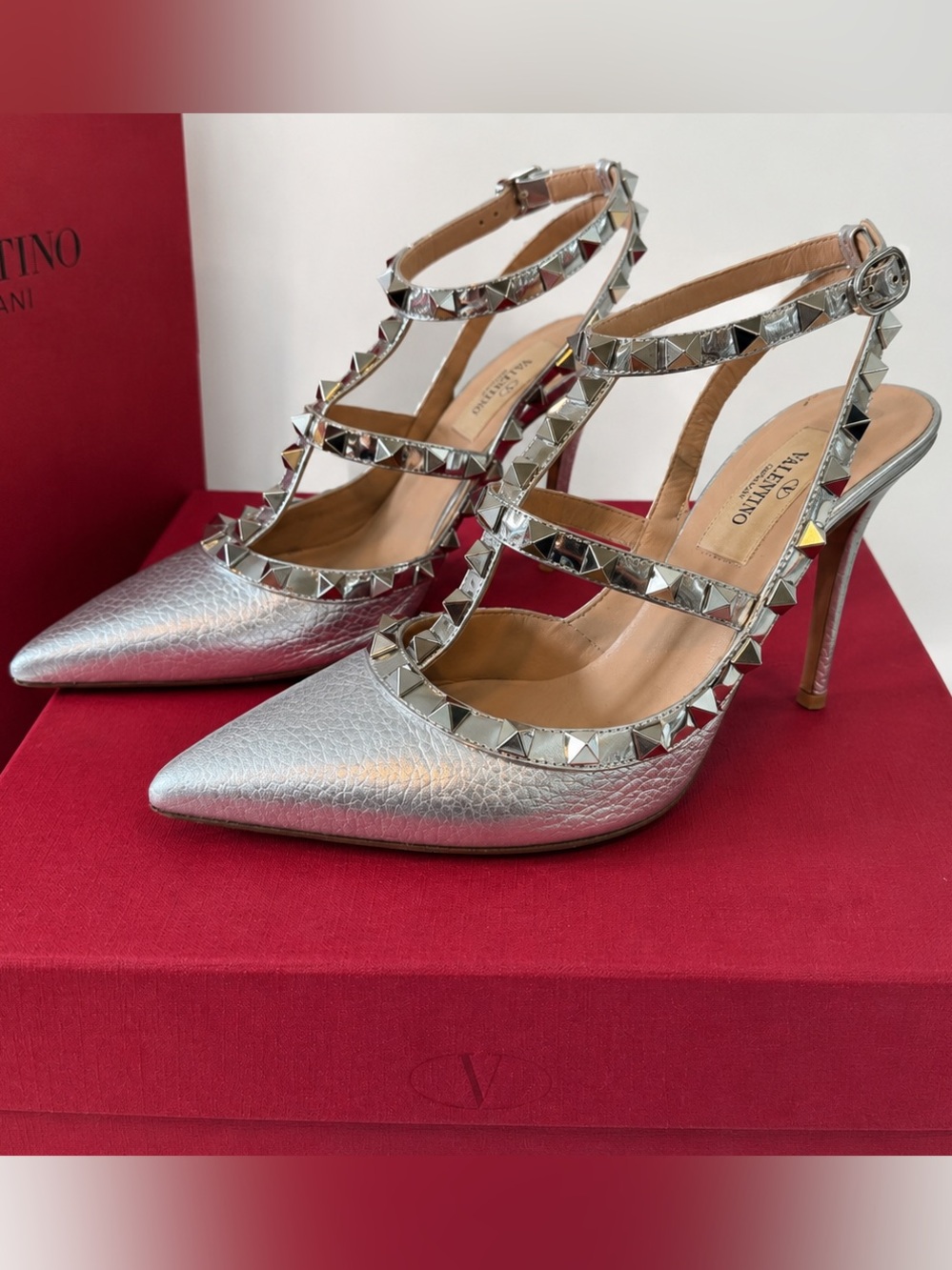 Valentino Garavani Rockstud Silver Metallic Pointed Toe Pumps Heels